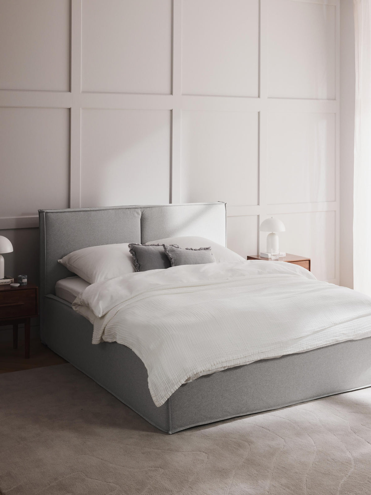 Dreama Upholstered Bed
