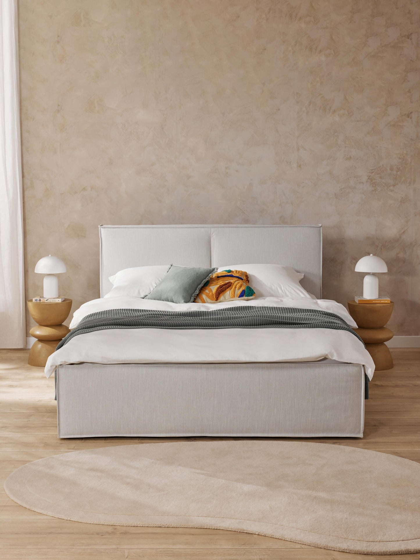 Dreama Upholstered Bed with Storage