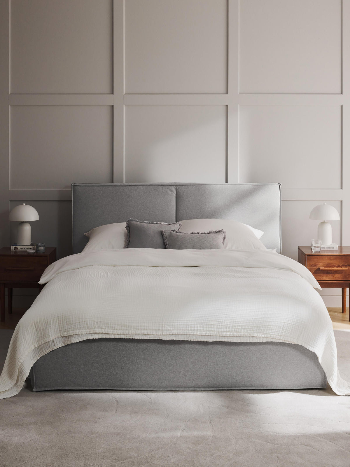 Dreama Upholstered Bed with Storage