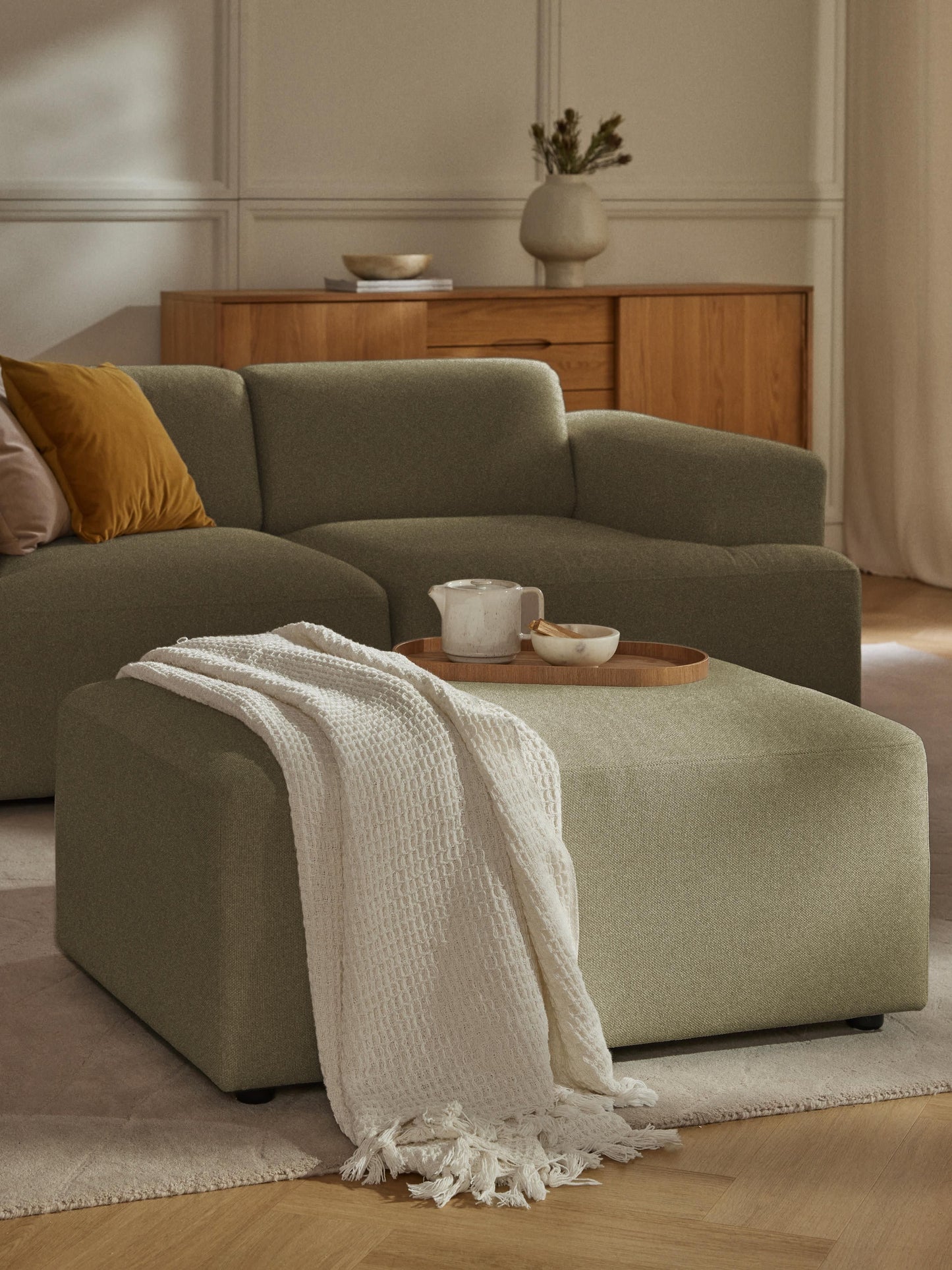 Melvie Stool, W 99 x D 72 cm